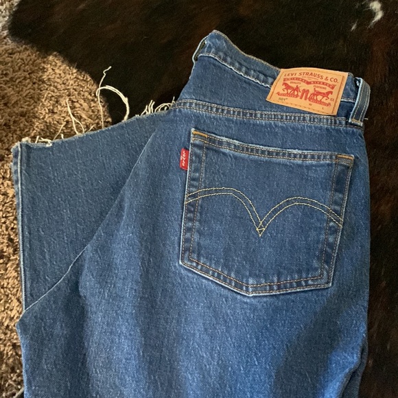 Woman Levi 501 button fly ankle jeans - Picture 2 of 4